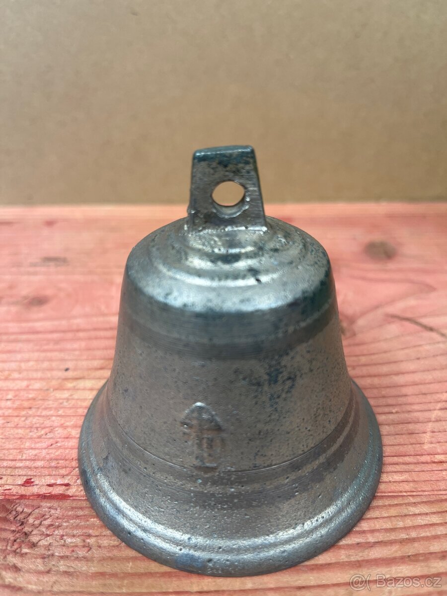 Starý mosazný zvoneček č 5 - 2