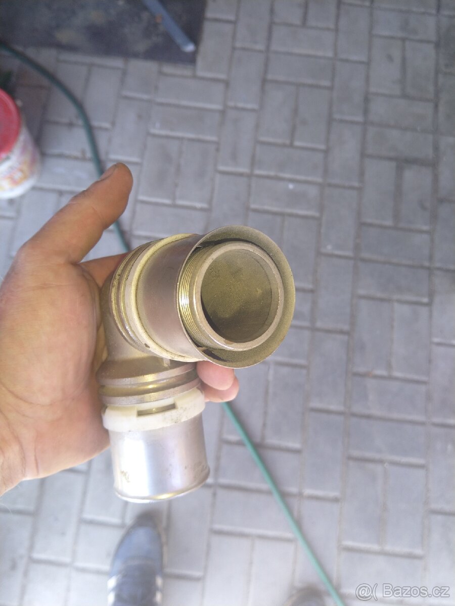 Koleno k topeni40 mm - 2