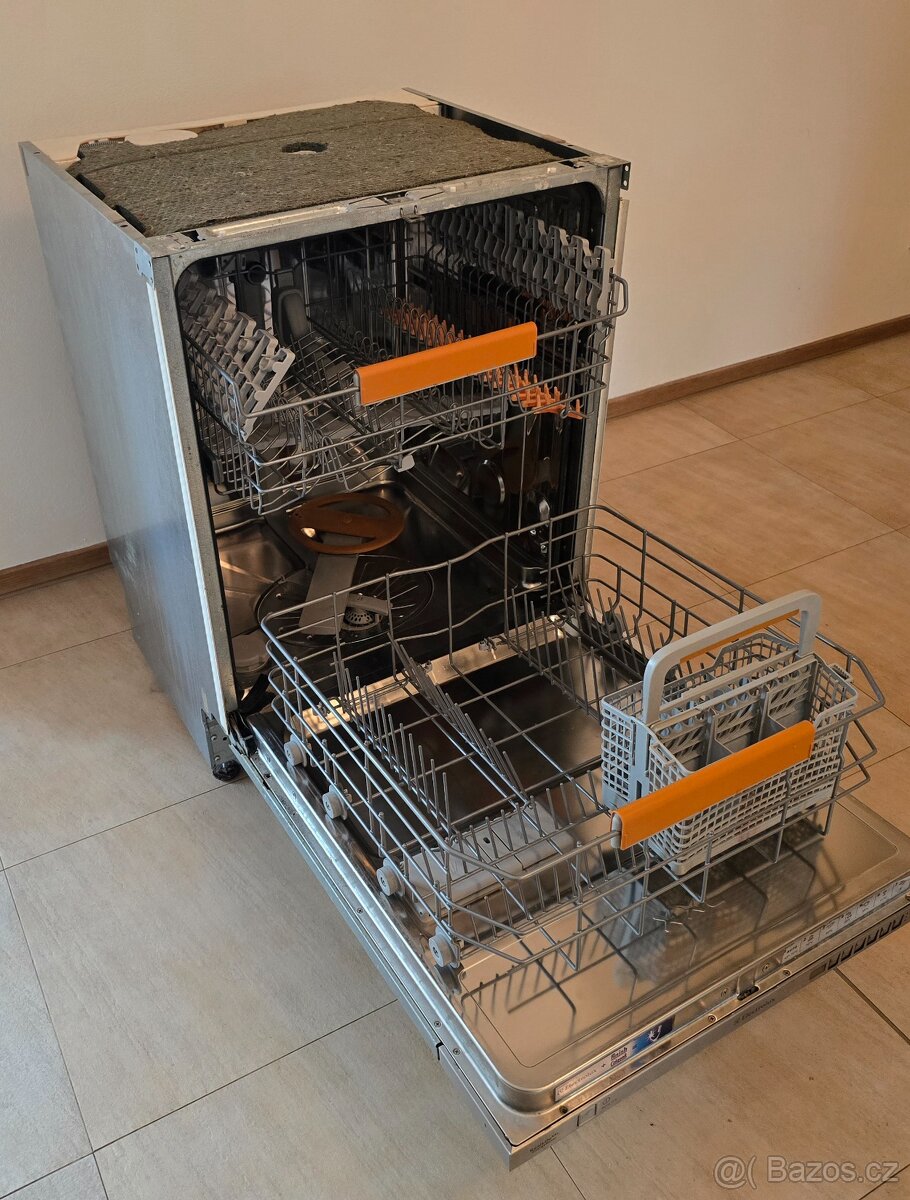 Myčka Elektrolux ESL67070R - 2