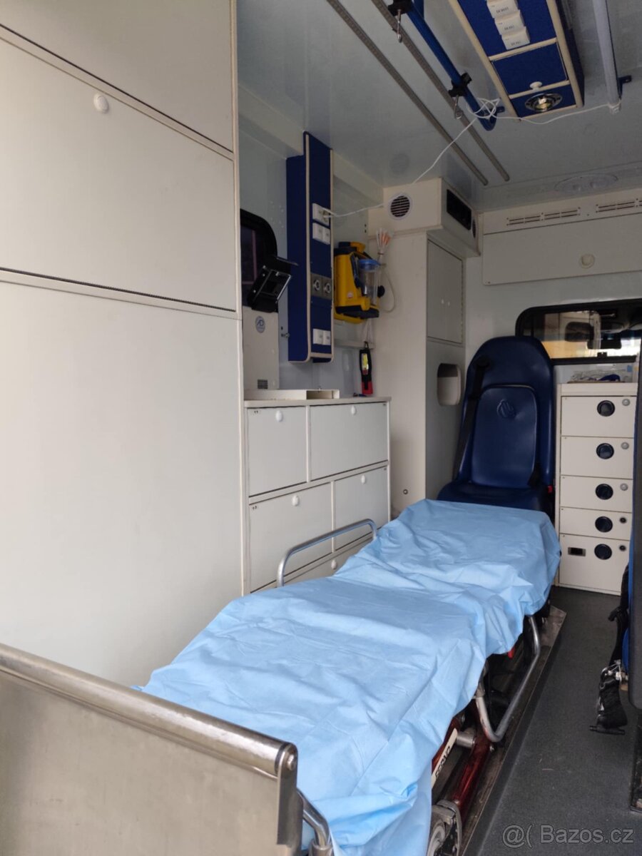 Sanitní vůz, Sanitka, Ambulance, Karavan - 2