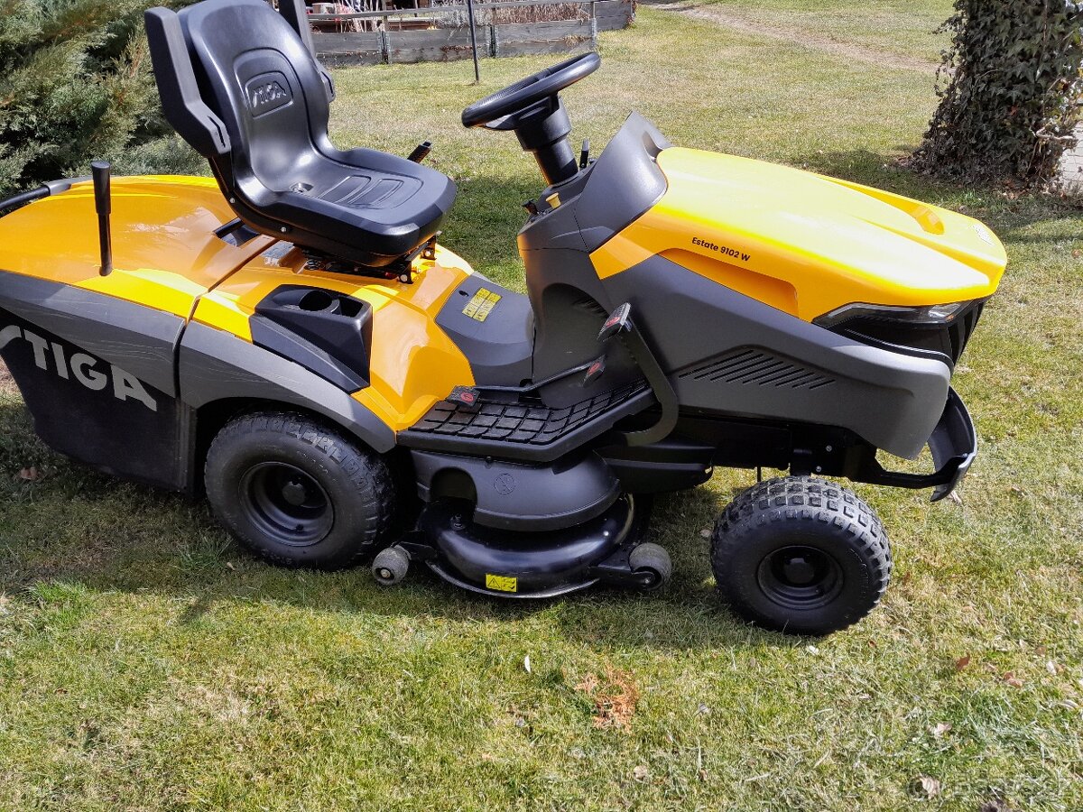STIGA Estate 9102 W Honda GXV 690 zahradní traktor - 2