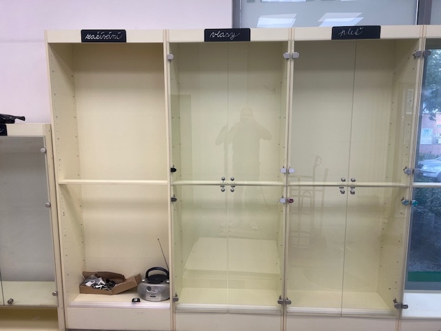 Lékarenský nábytek/lékařská skříň - 2