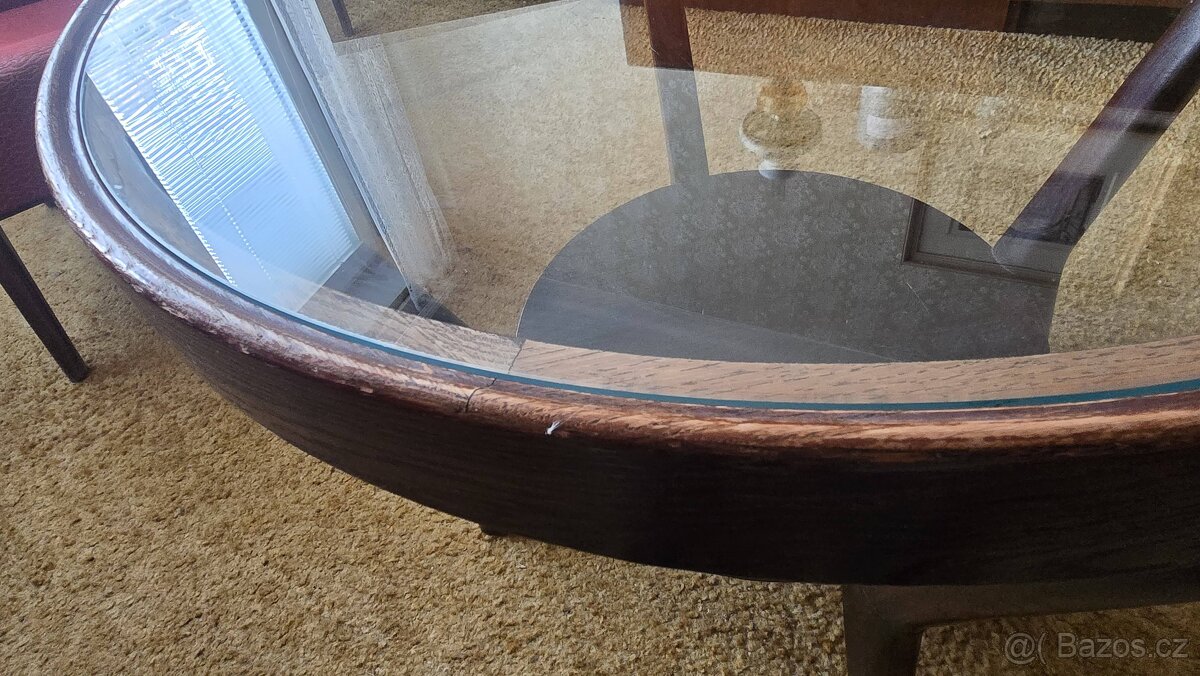 KONFERENČNÍ STOLEK - 2