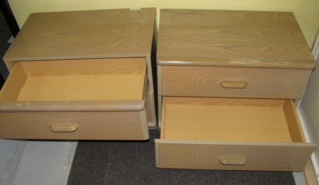 2 noční stolky - 2