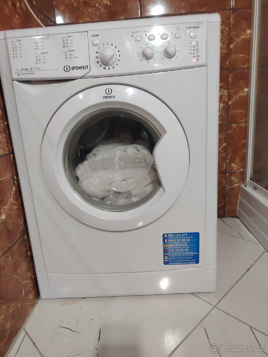 Pračka Indesit - 2