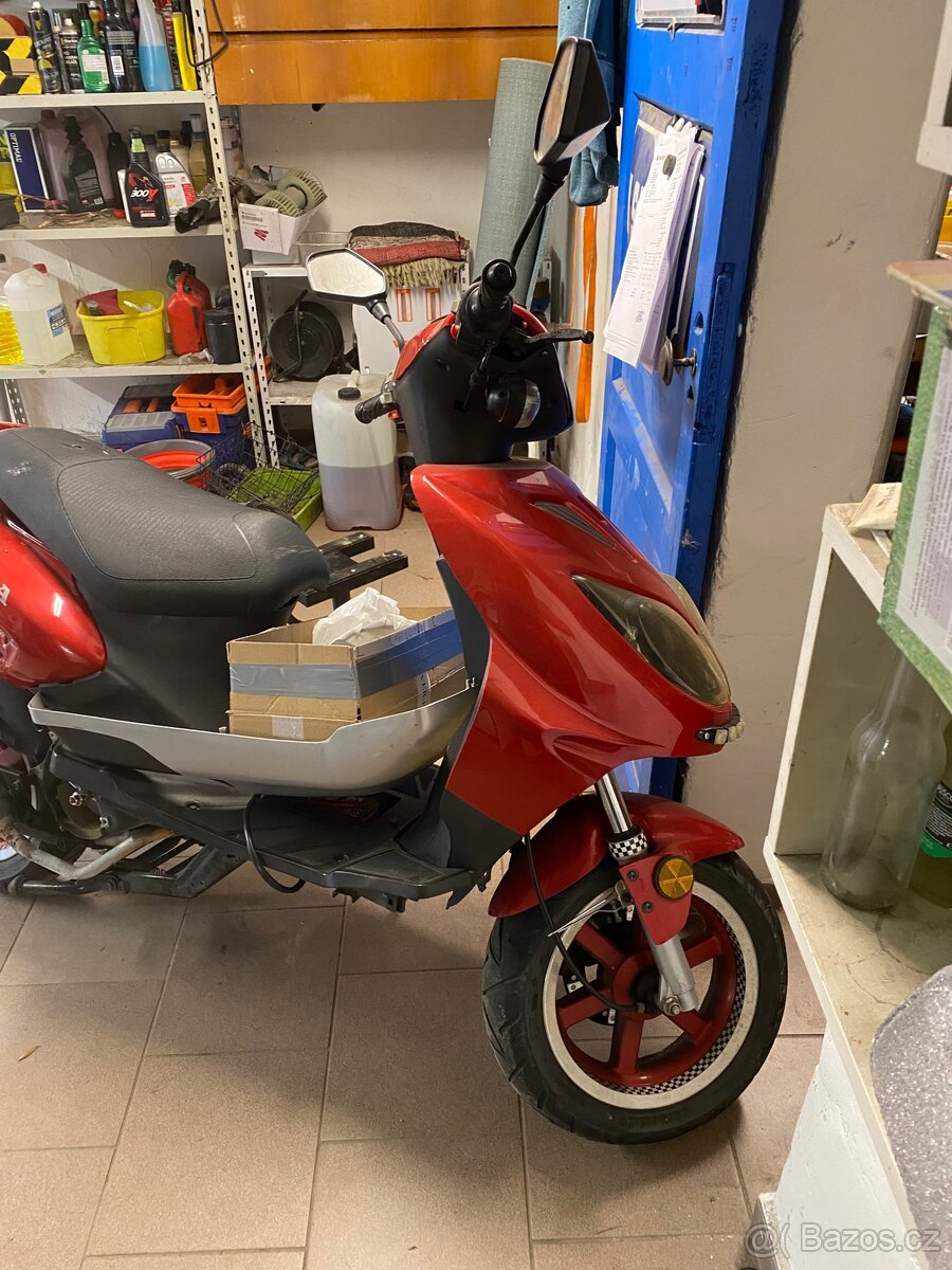 Skútr 125 cc - 2