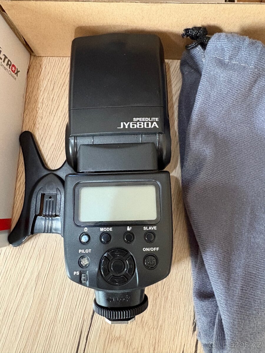VILTROX blesk JY-680A - 2