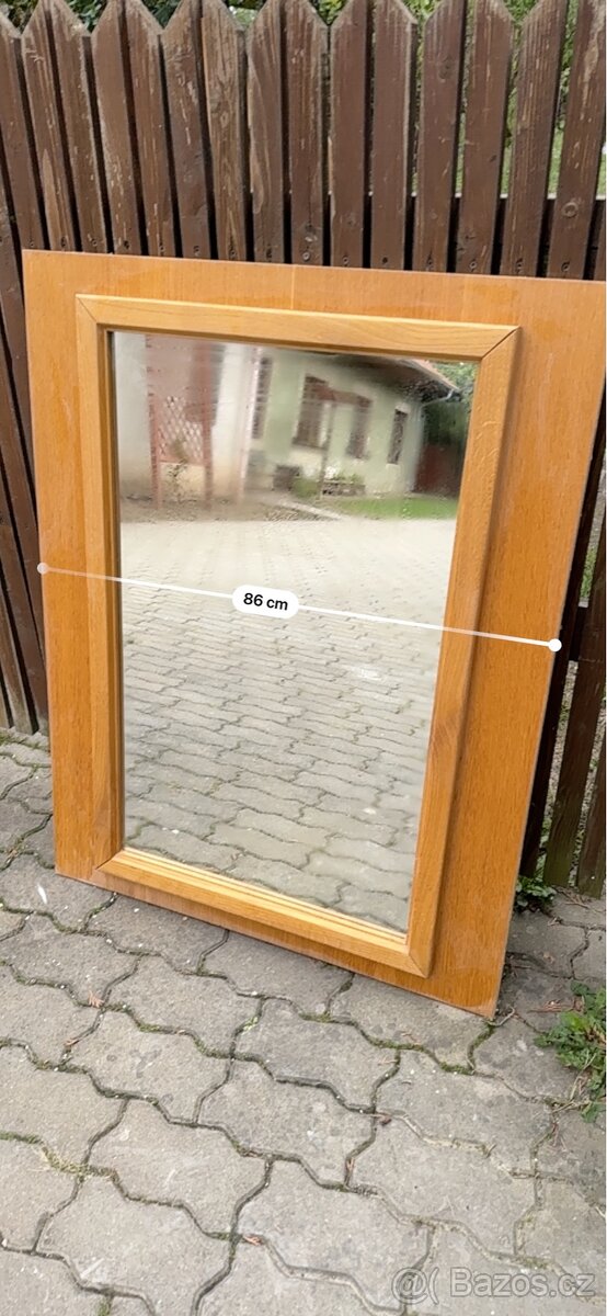 Zrcadlo s dřevěným rámečkem - 2
