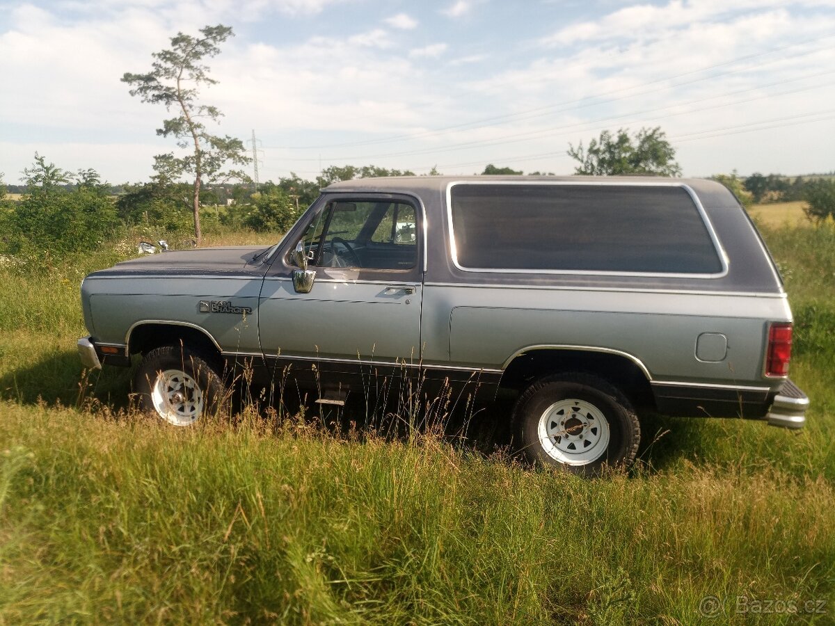 Dodge ramcharger