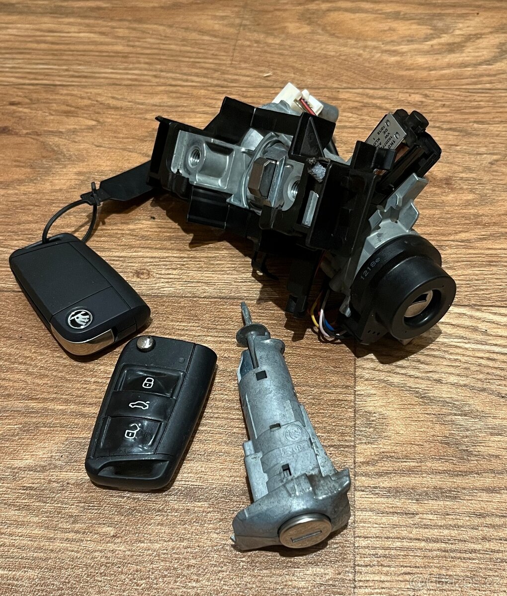 Škoda Octavia 3 III-Sada-Spínací skříňka,zámek dveří,2x klíč - 2