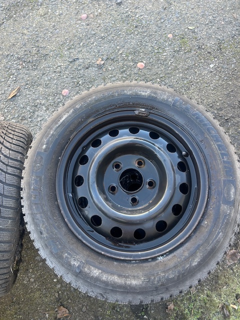 Komplet sada plechové disky Hyundai i40 195/65 R15 - 2