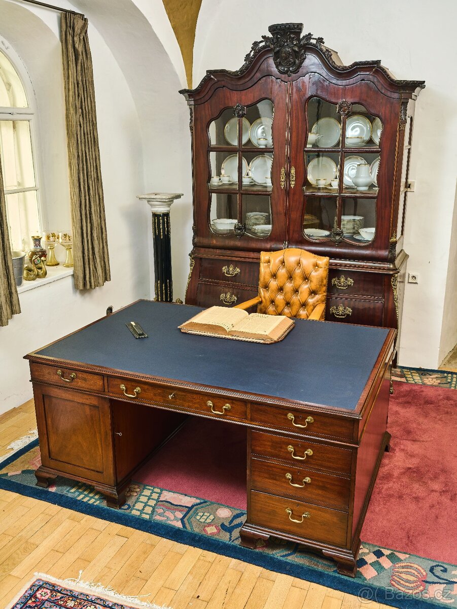 Velký anglický psací stůl. Oboustranný - 2