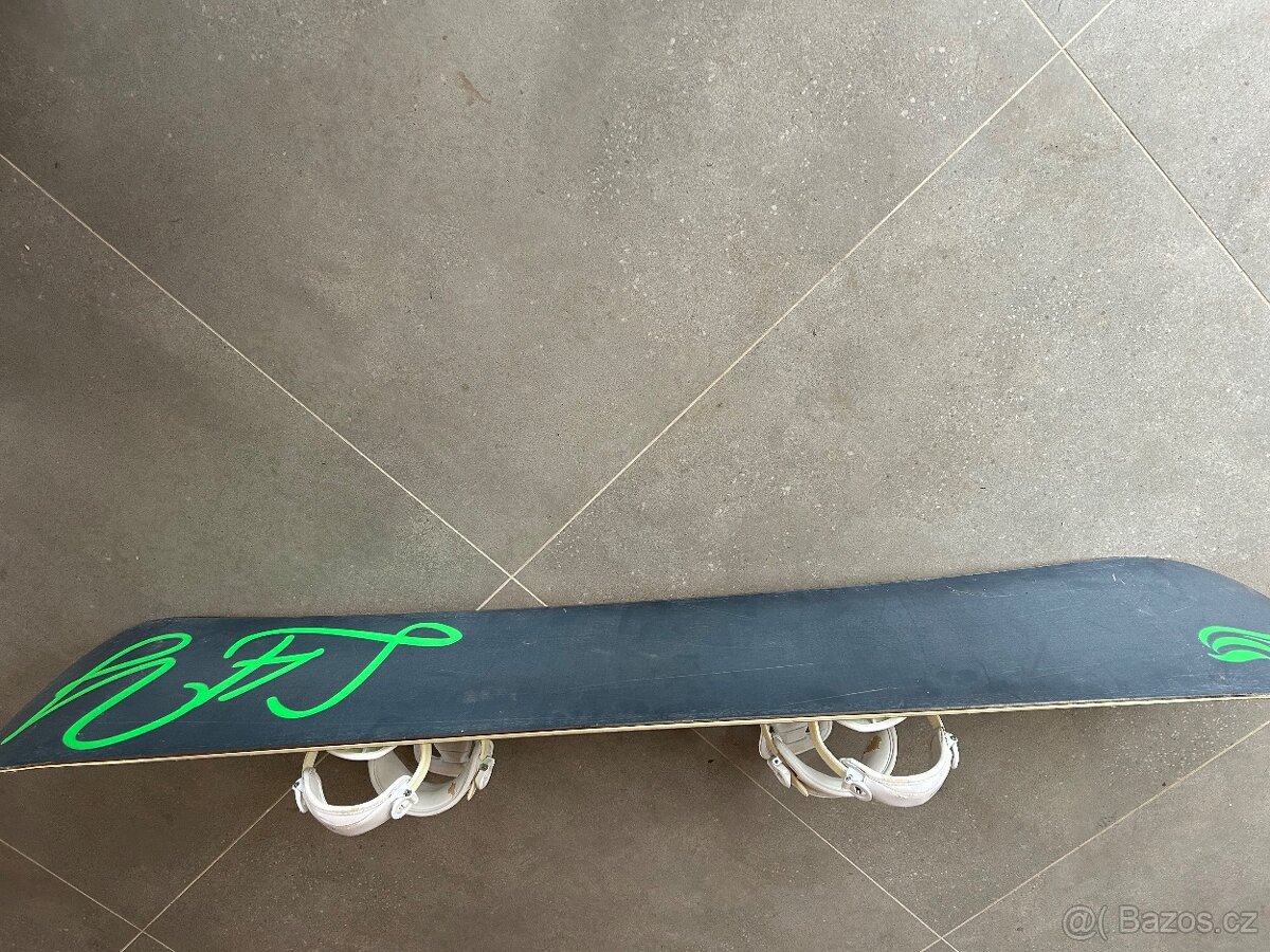 Snowboard 146cm s vazanim - 2
