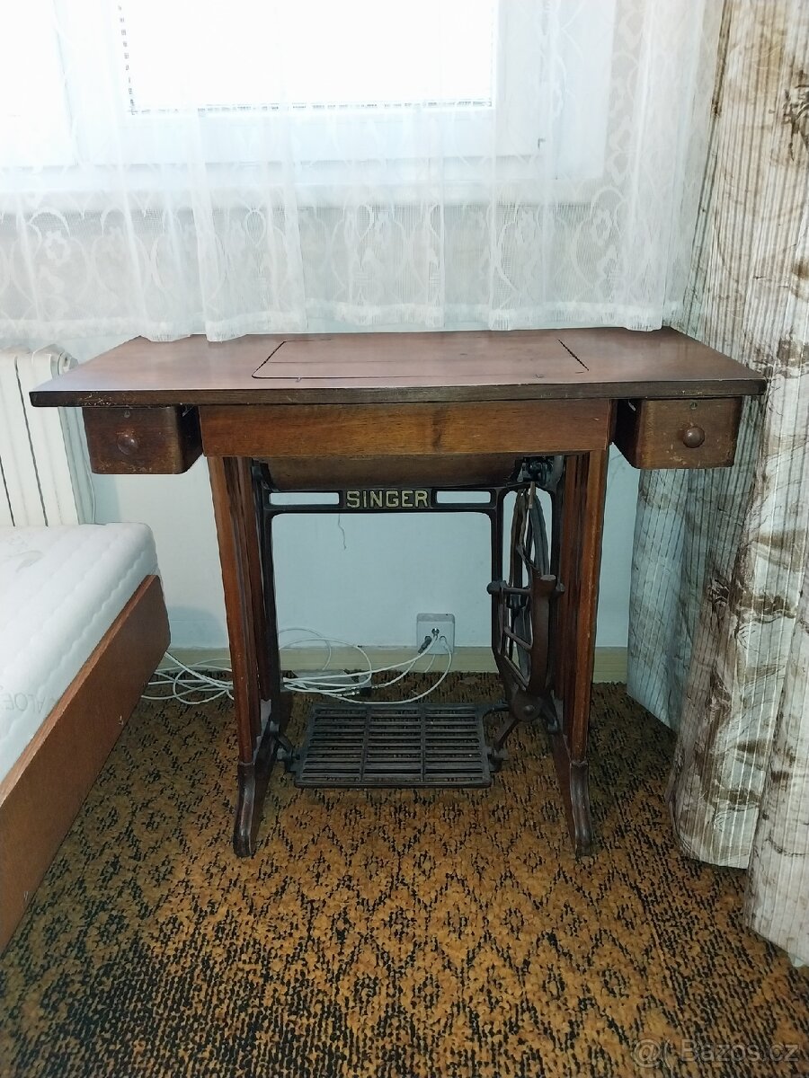 Starožitný šicí stroj Singer-cenu nabídněte - 2