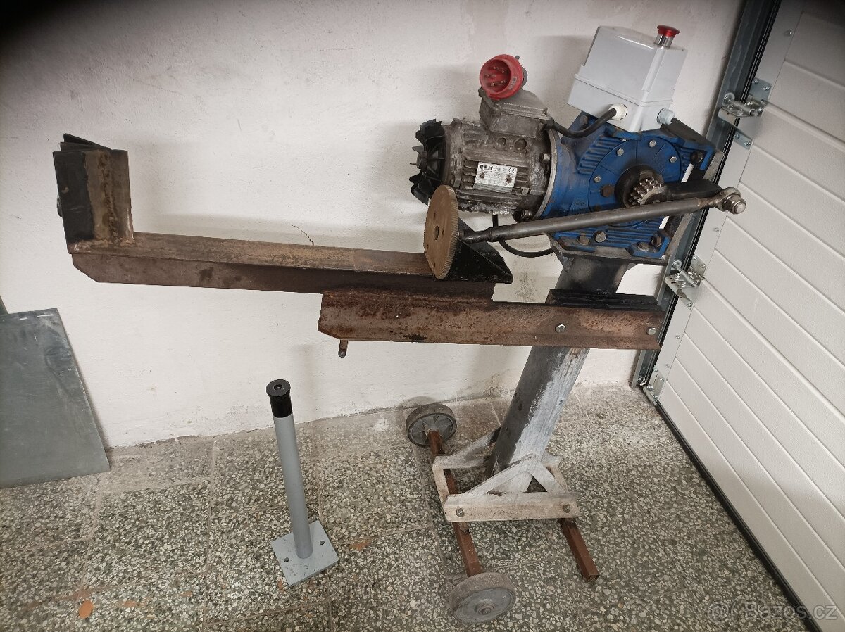 štípač dřeva - 2