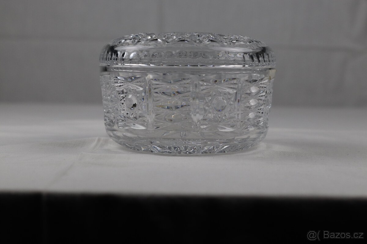 Broušená křišťálová dóza s víkem – ČSSR - 2