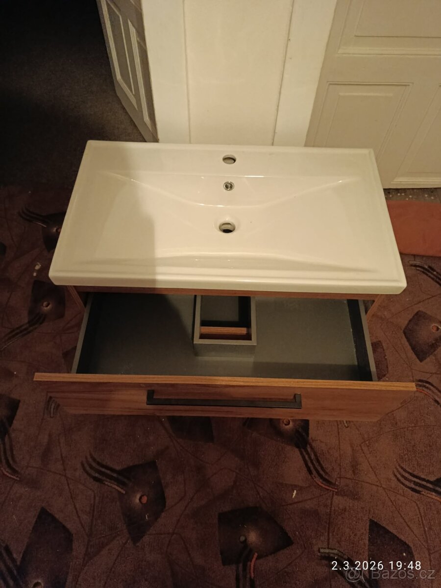 Skříňka s umyvadlem - 2
