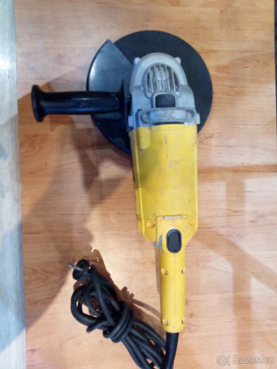 Úhlová bruska DeWALT DWE492S - 2