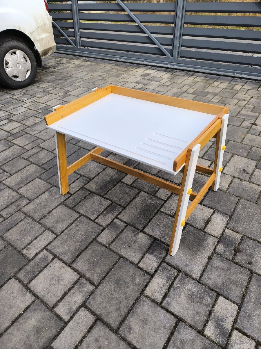 Dětský stůl na malování/kreslení - 2