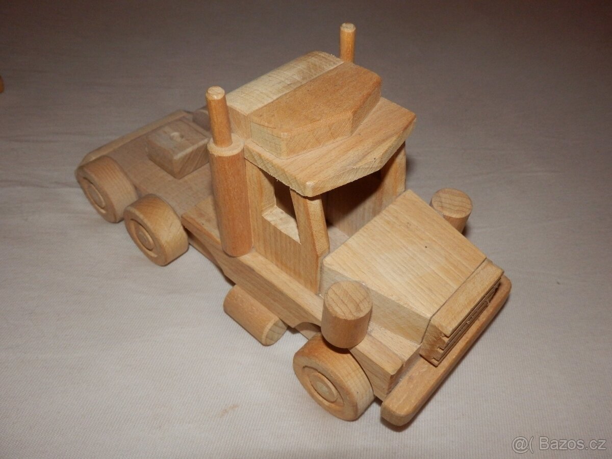 Tahač s návěsem ruční práce - 2