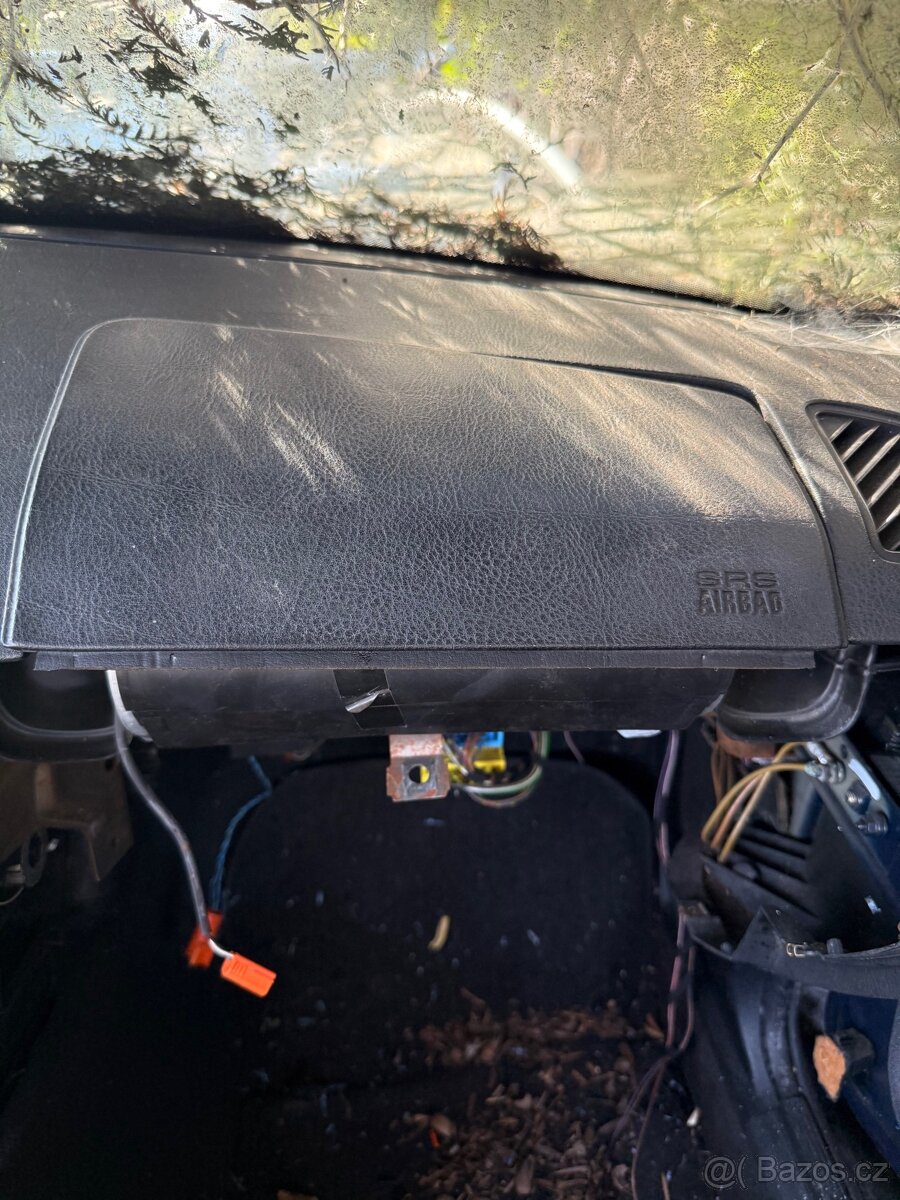 BMW e36 - airbag spolujezdce - 2