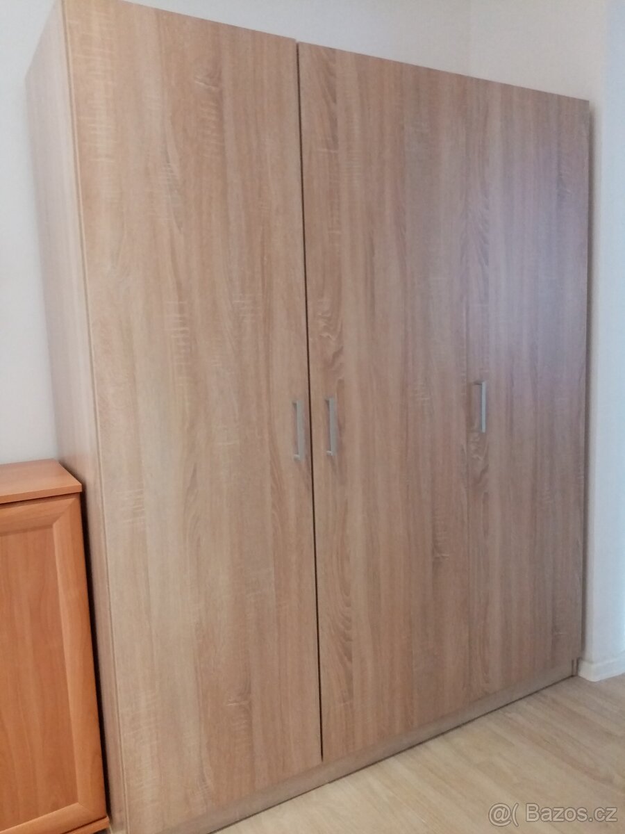 Šatní skříň. - 2