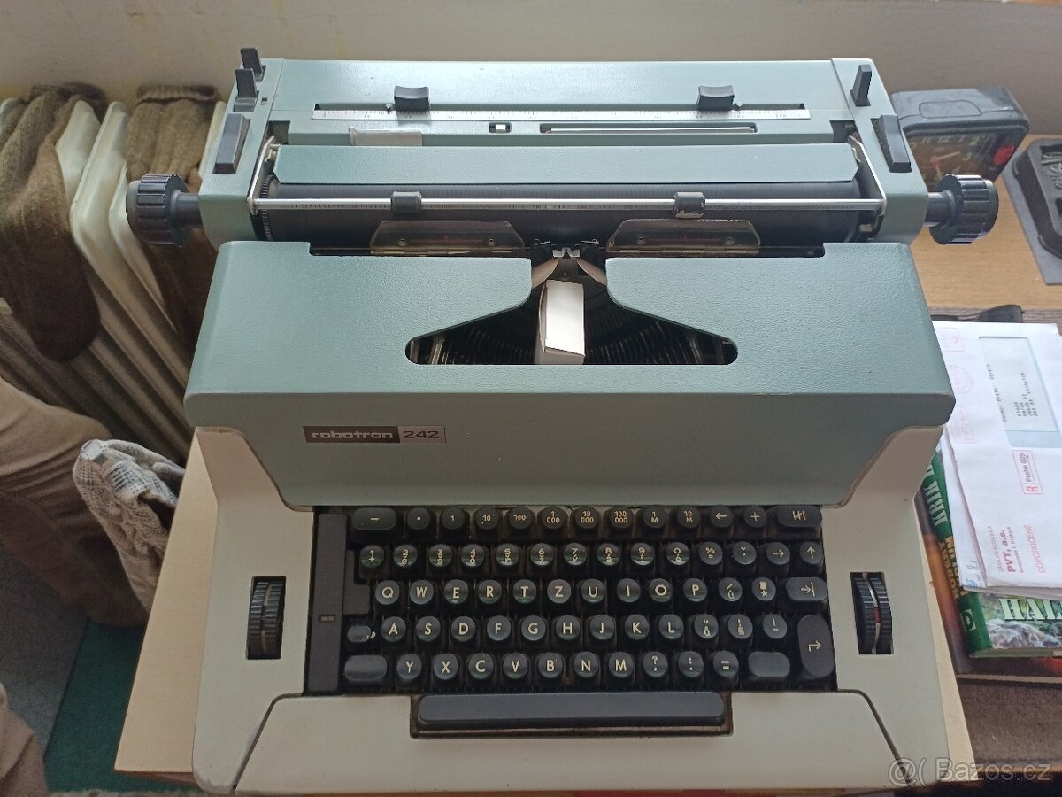 Elektrický psací stroj Robotron 242 - 2
