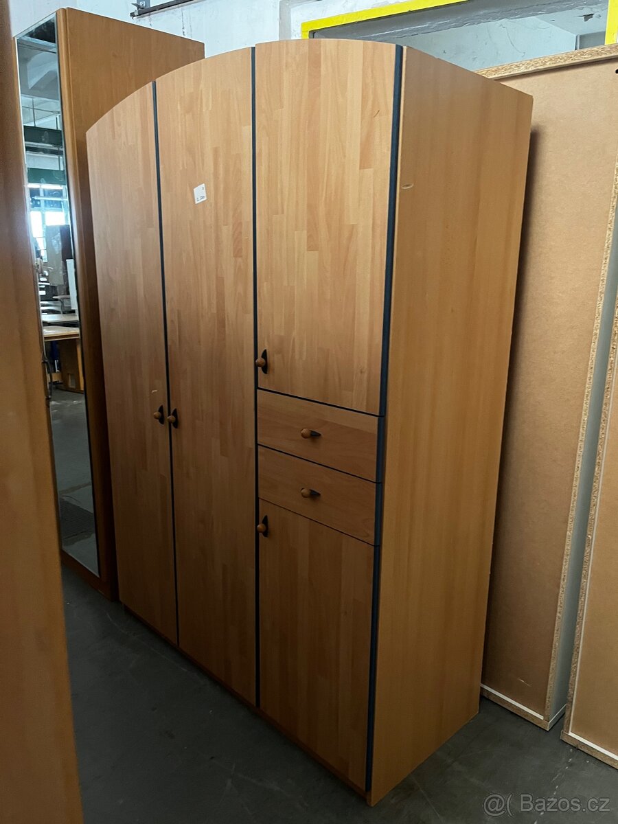 Šatní skříň - 2