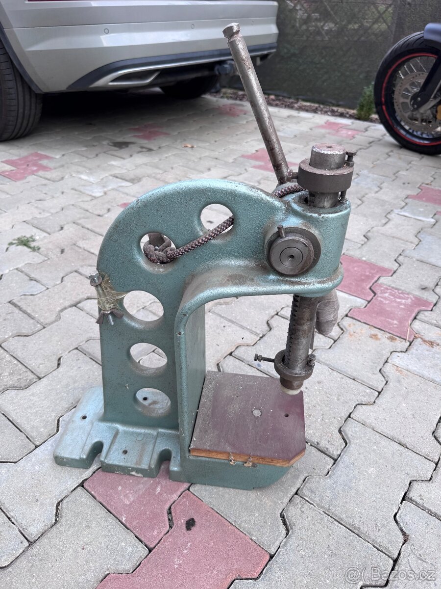 Pákový hřebenový lis - 2