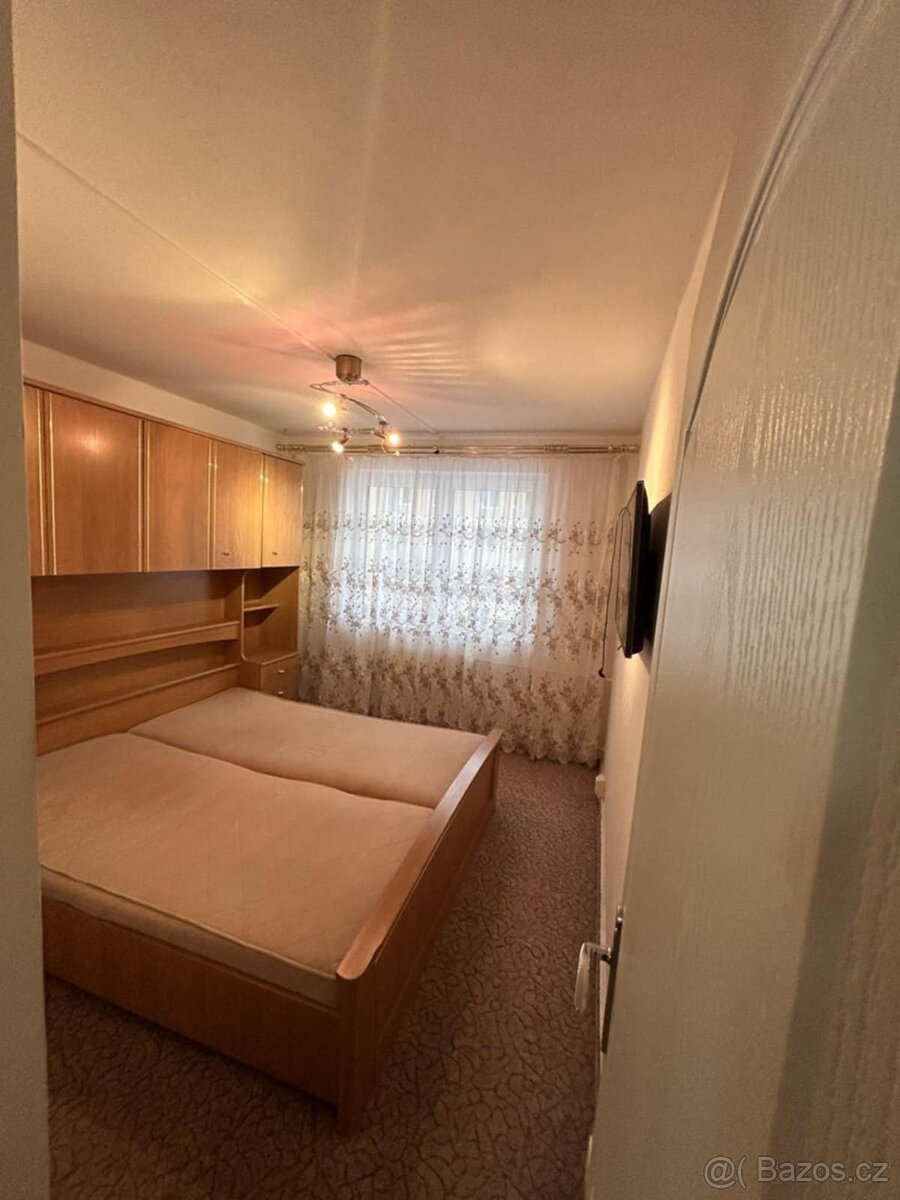 Ložnice s úložným prostorem - 2