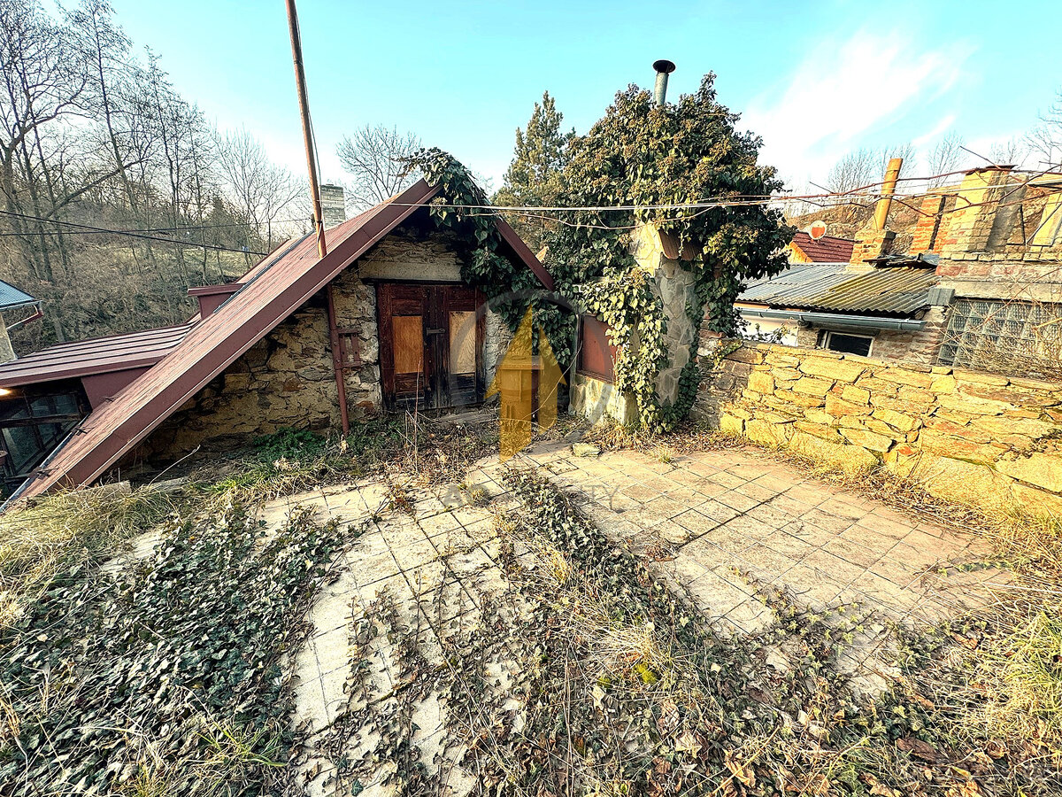 Prodej rodinného domu se zahradou v obci Bošice u Svojšic, 4 - 2