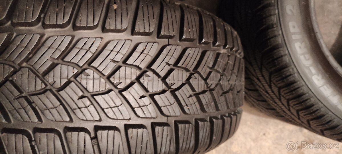 Zimní pneu 215/60/16 - 2