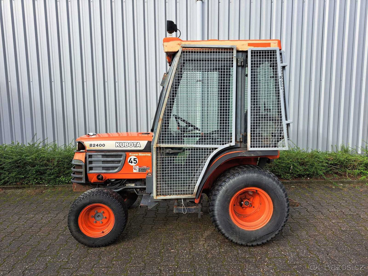 Traktor Kubota B2400 - 2