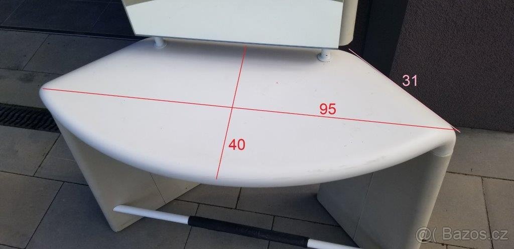 toaletní stolek - 2