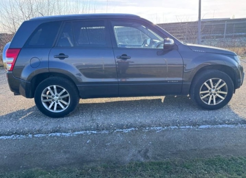 Suzuki Grand Vitara 2.4 benzin LPG 4x4 - 2