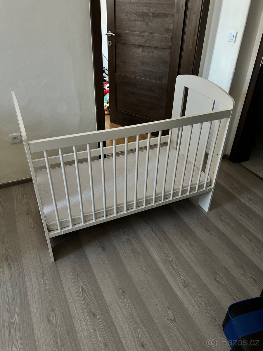 Dětská postýlka, s matrací, 500 CZK - 2