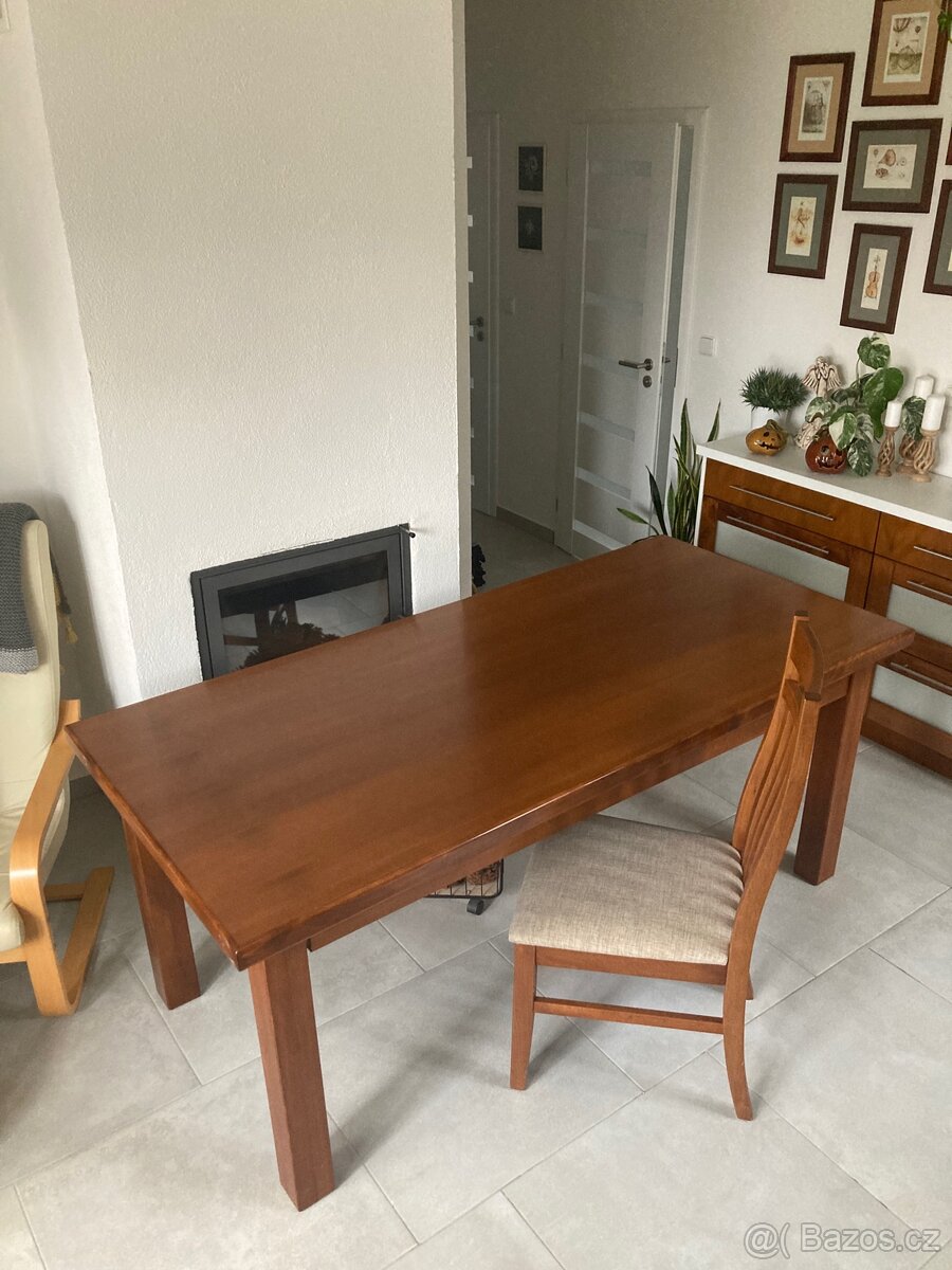Masivní stůl a 6 židlí - 2