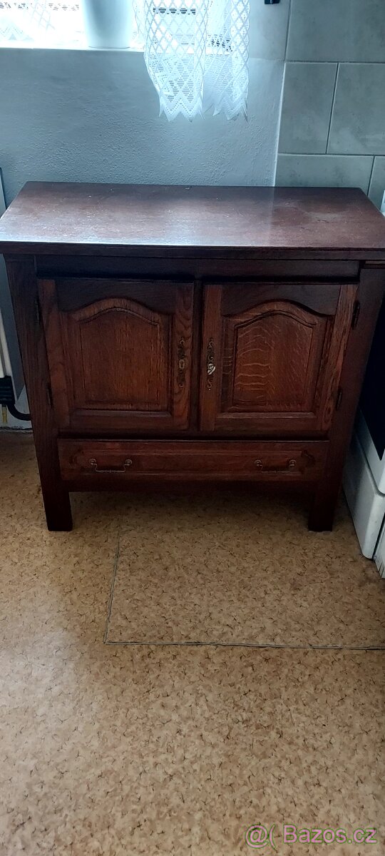 Starozitny Masivní dřevěný nábytek - 2