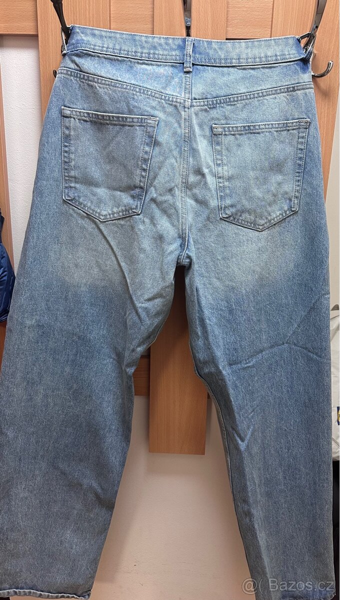 Džíny jsou nové. - 2