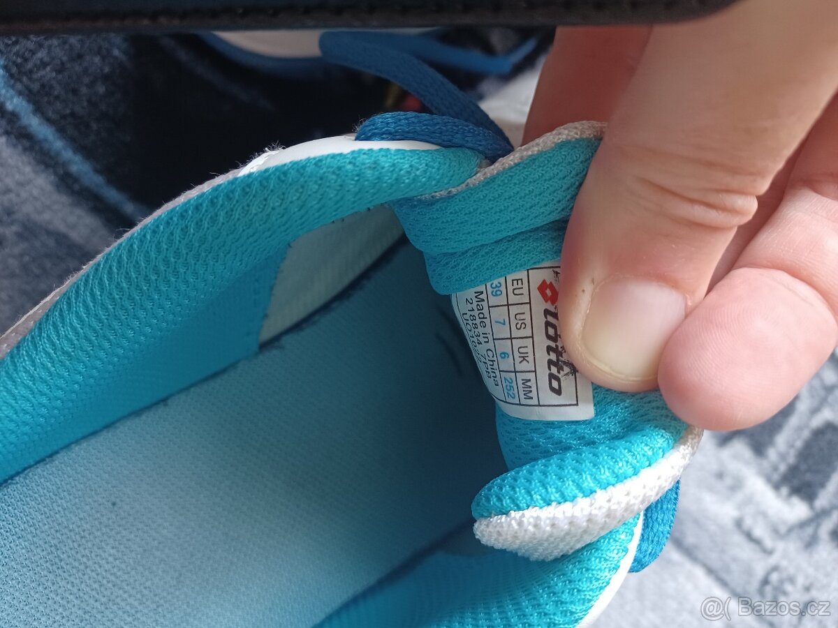 Tenisové boty ve.39 - 2