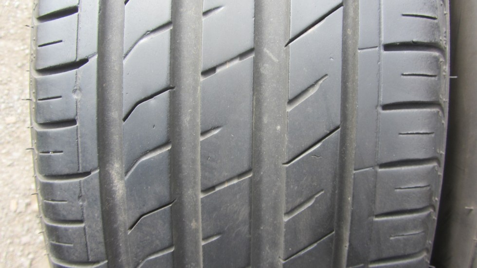 Letní pneu 195/45/16 Nexen - 2