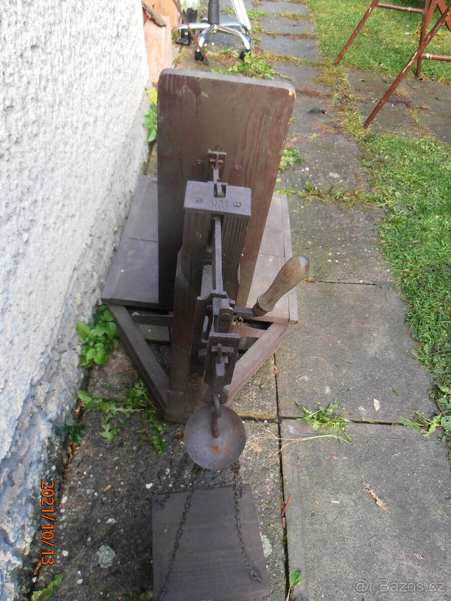 STAROŽITNÁ VÁHA-DECIMÁLKA - 2