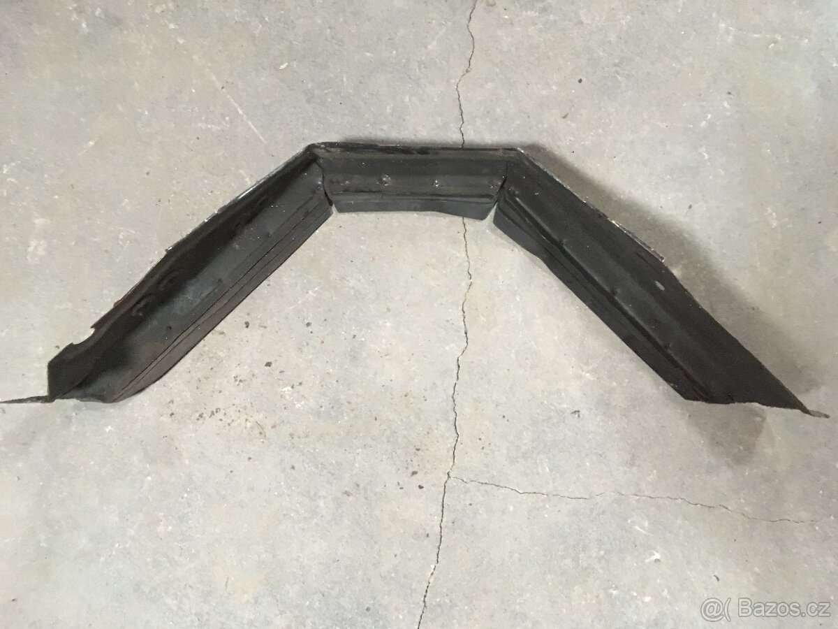 Tatra 613 plech mezi motor a karoserii - 2