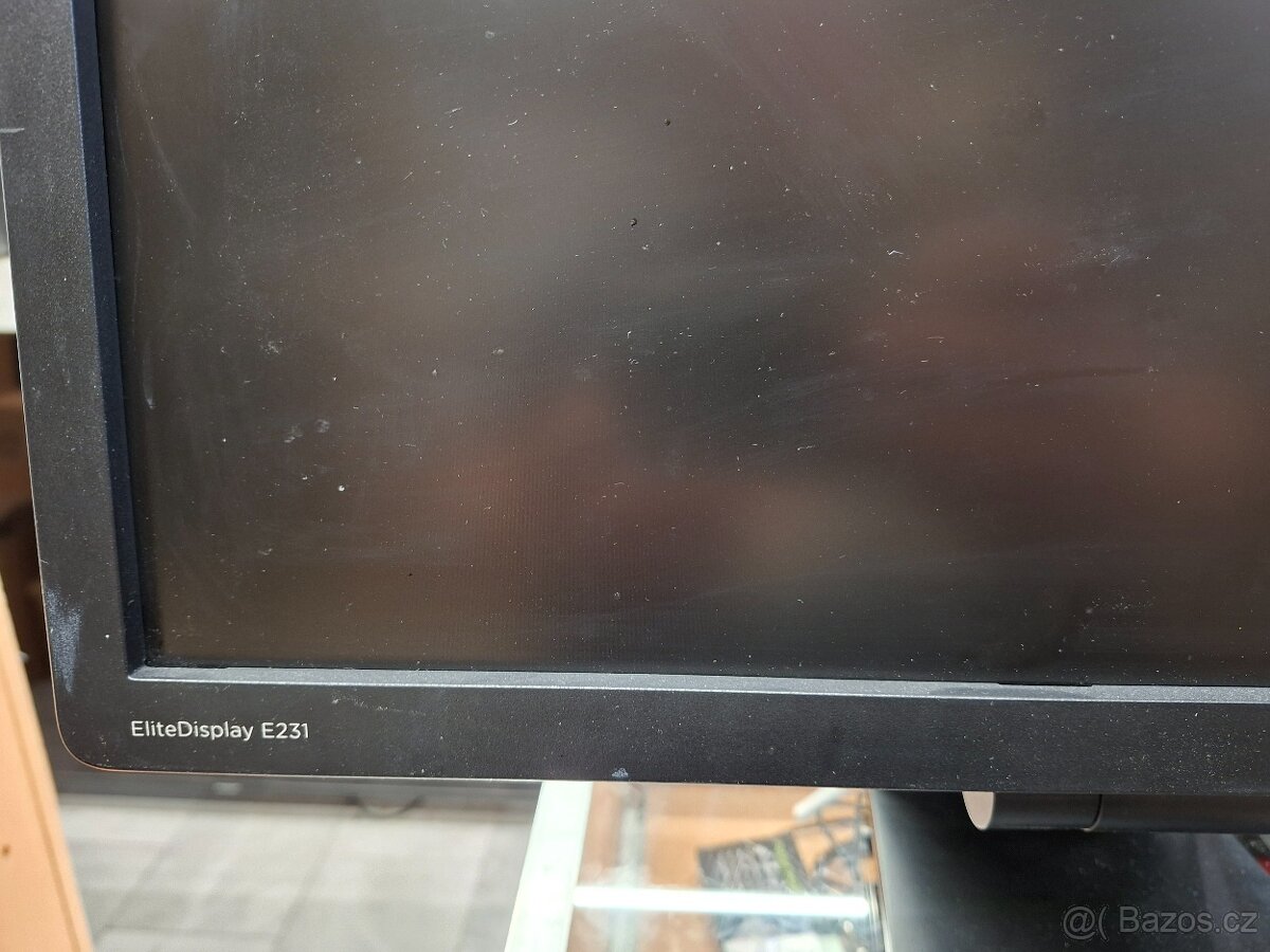 LCD monitory HP a Dell - 2