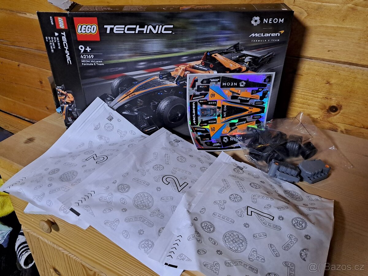 Lego Technic Neom McLaren Formula E Team - 2