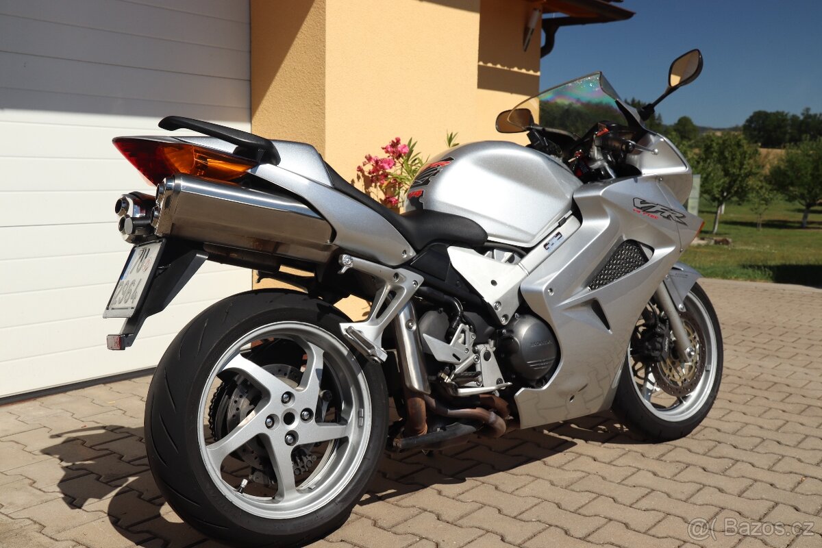 Honda VFR 800 VTEC - 2
