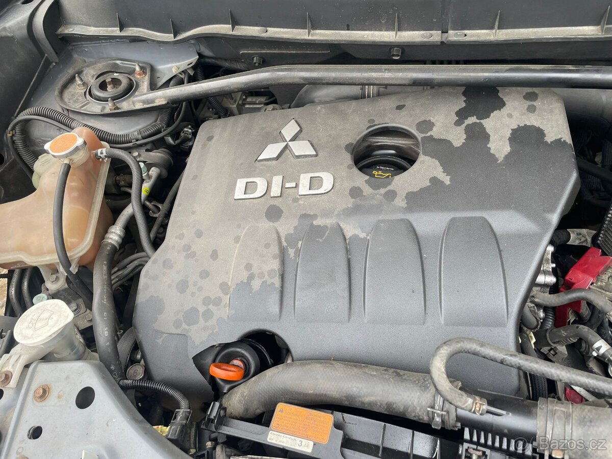 Mitsubishi Outlander 2.0 DI-D 103 kW - 2