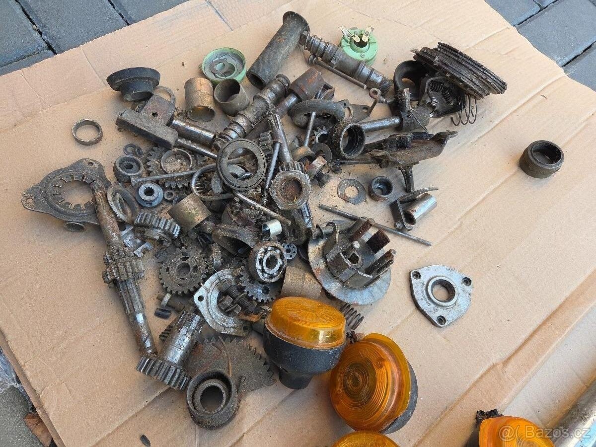 Velká sada náhradních dílů ČZ 175 apod.. - 2
