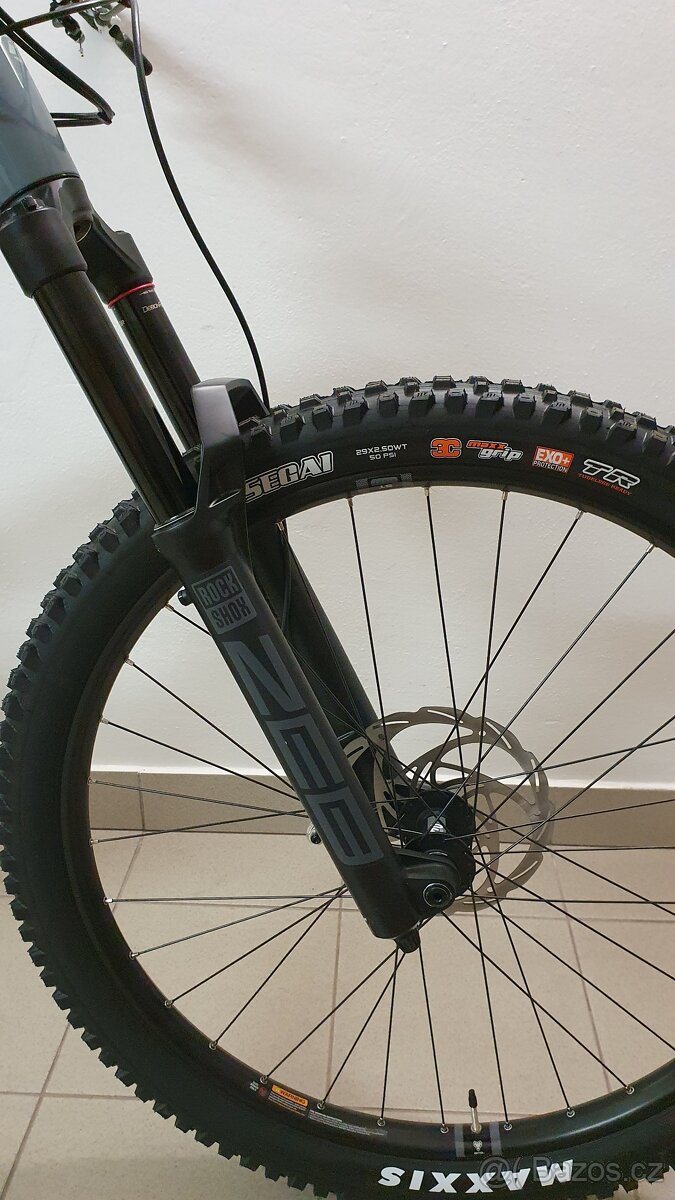 Ghost RIOT AM CF PRO, velikost L, model 2025 - 2