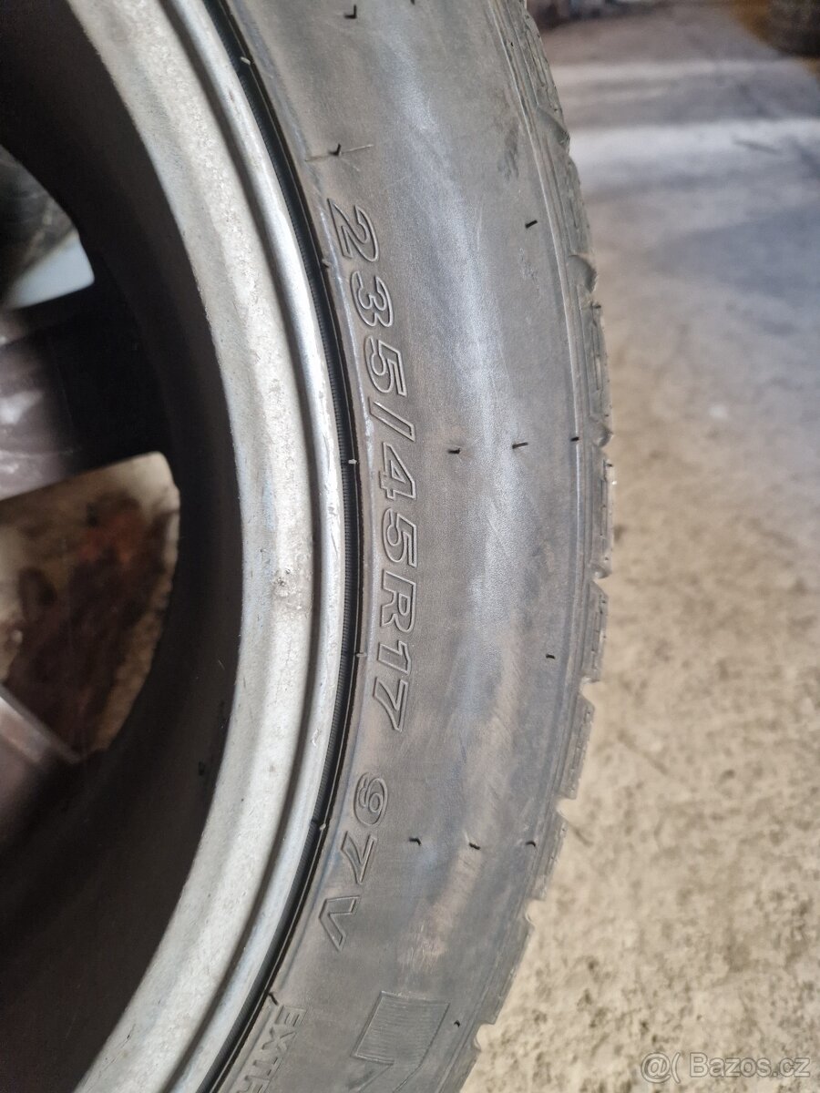 235/45/17, 8Jx17 et35 audi - 2